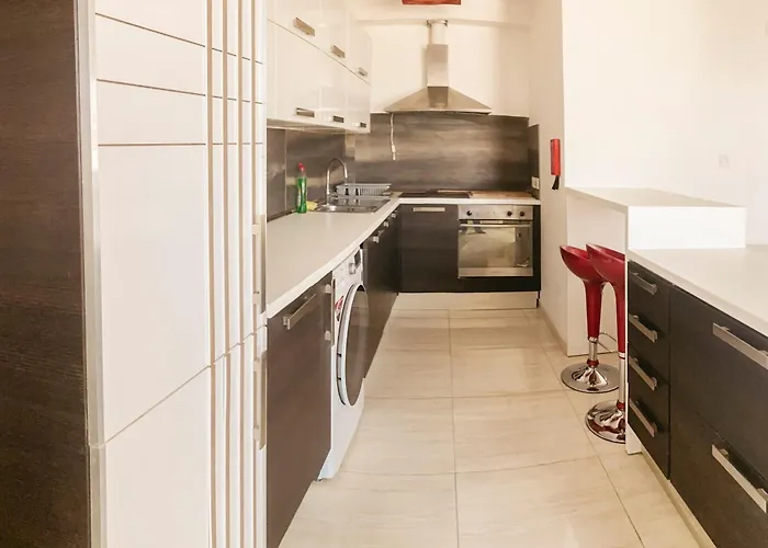 Xl Terrace Penthouse Bbq 200m From The Sea And Square St. Paul's Bay