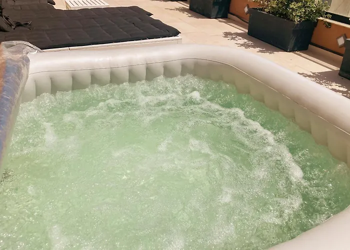 Xl Terrace Penthouse Bbq 200m From The Sea And Square Daire