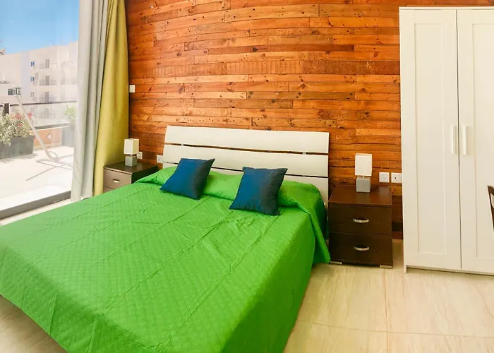 Xl Terrace Penthouse Bbq 200m From The Sea And Square Daire