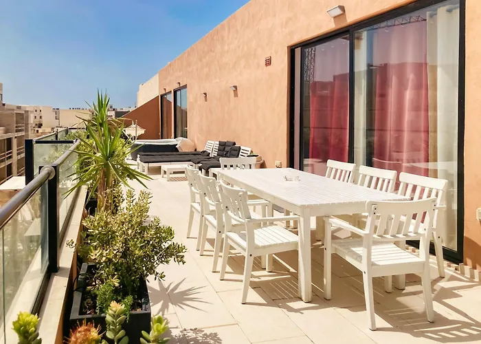 Daire Xl Terrace Penthouse Bbq 200m From The Sea And Square St. Paul's Bay