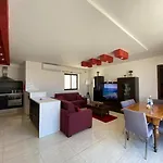 Xl Terrace Penthouse Bbq 200m From The Sea And Square アパート