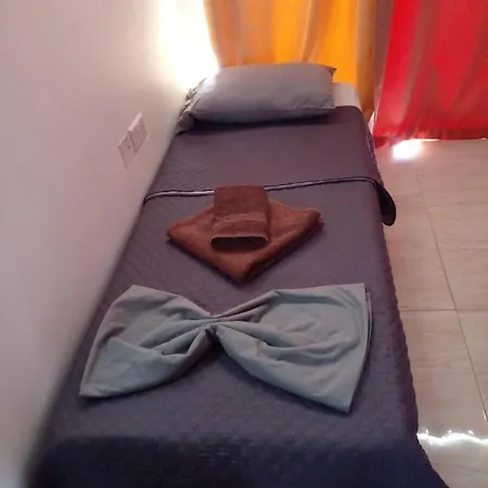 Xl Terrace Penthouse 3br 3 Bath, Hot Tub, Bugibba