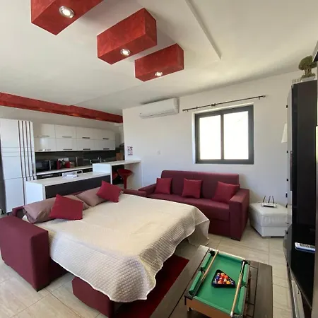 Апартаменты Xl Terrace Penthouse Bbq 200m From The Sea And Square Сент-Полс-Бей