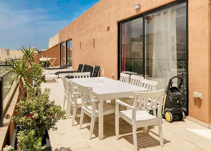 Xl Terrace Penthouse Bbq 200m From The Sea And Square St. Paul's Bay